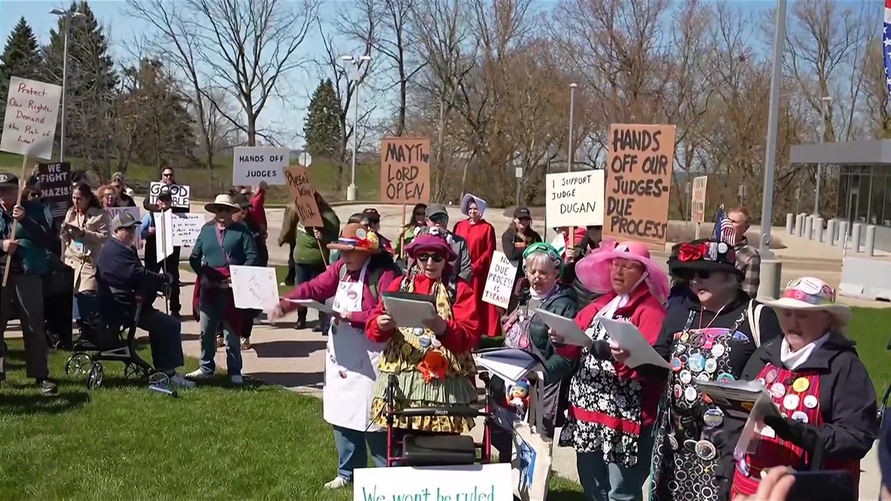 Demonstrators protest arrest of Milwaukee judge outside FBI building