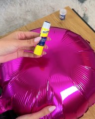 Creative balloon hack for an extra festive look 💗🎈