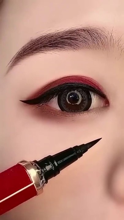 Easy and beautiful eye makeup design
