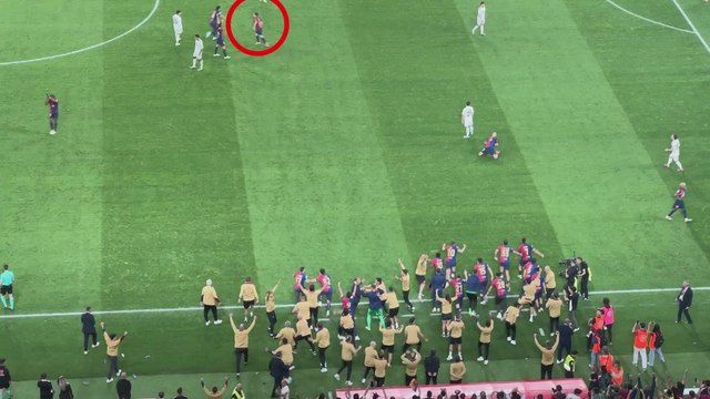 Más leña al fuego del madridista: lo que le hizo Gavi a Asencio en pleno éxtasis tras proclamarse campeón