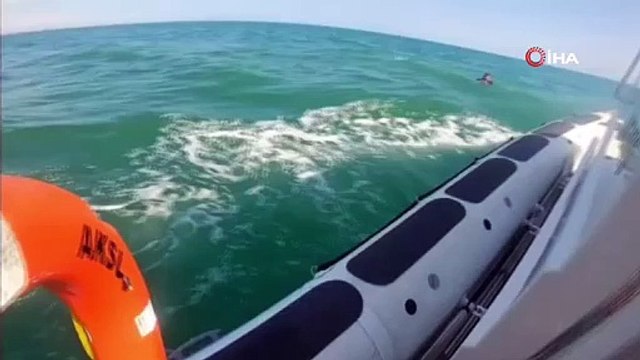 Alabora olan teknedeki 4 kişiyi Sahil Güvenlik kurtardı