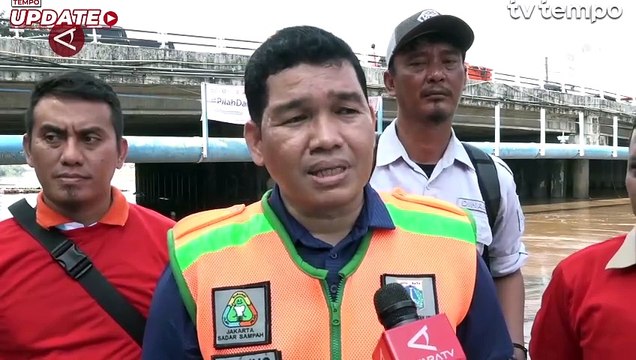 Peringati Hari Bumi, DLH DKI Jakarta Aksi Bersih Sungai Ciliwung