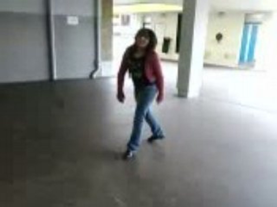 Dan la cour just tck