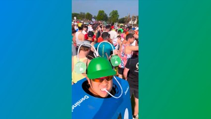 One brave runner took part in the London Marathon - dressed as a pizza box