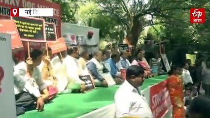 आवारा कुत्तों की समस्याओं को लेकर जंतर मंतर पर पूर्व केंद्रीय मंत्री ने किया प्रदर्शन