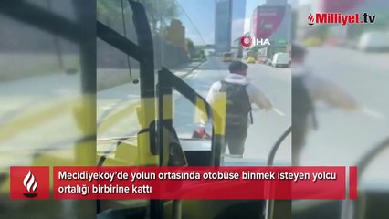 Yolun ortasında otobüse binmek isteyen yolcu ortalığı birbirine kattı