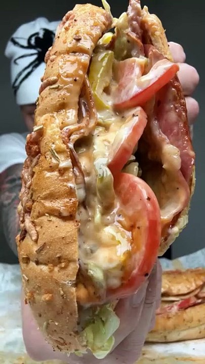 Follow for more ASMR videos🌮🍟 Credits: @shhhhmeating1 #mukbang #asmr #fastfood #asmreating