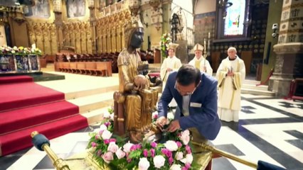 La Virgen de Montserrat sale de la abadía por primera vez este siglo ante miles de fieles