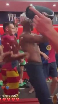 La celebración del Barça en el vestuario: locura absoluta del campeón