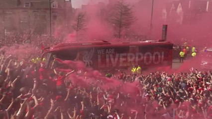 Liverpool - La folle arrivée du bus des joueurs à Anfield