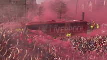 Liverpool - La folle arrivée du bus des joueurs à Anfield