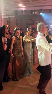 Γάμος Χατζηγεωργίου-Ράπτη: Τα βίντεο από το εσωτερικό της Μεγάλης Βρετανίας, οι χοροί & ο Ιακωβίδης