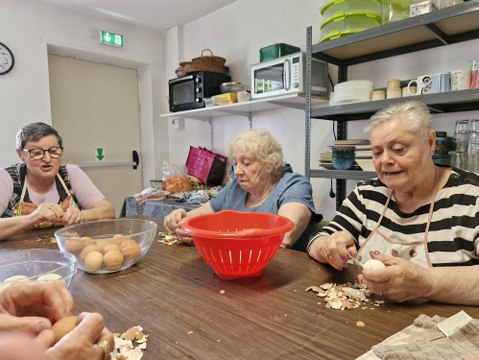 À Sens, l'association Le Palais des Saveurs prépare des repas pour les plus démunis