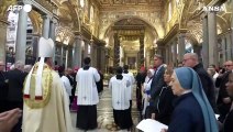 L'omaggio al Papa dei cardinali, riuniti a Santa Maria Maggiore