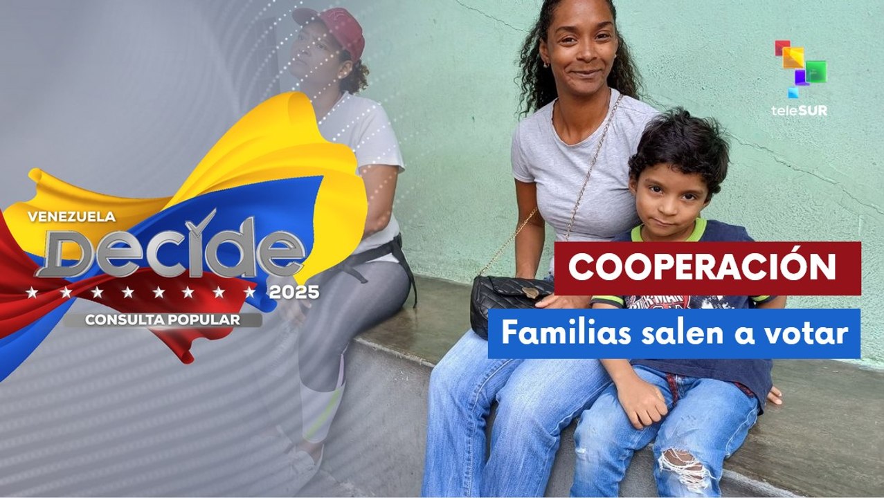 Familias comparten durante la Consulta Popular