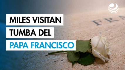 Miles de personas visitan este domingo la tumba del papa Francisco