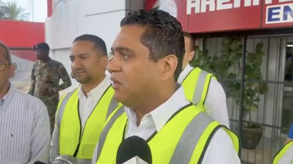 Ministro de Deportes supervisa el techo de la Arena del Cibao