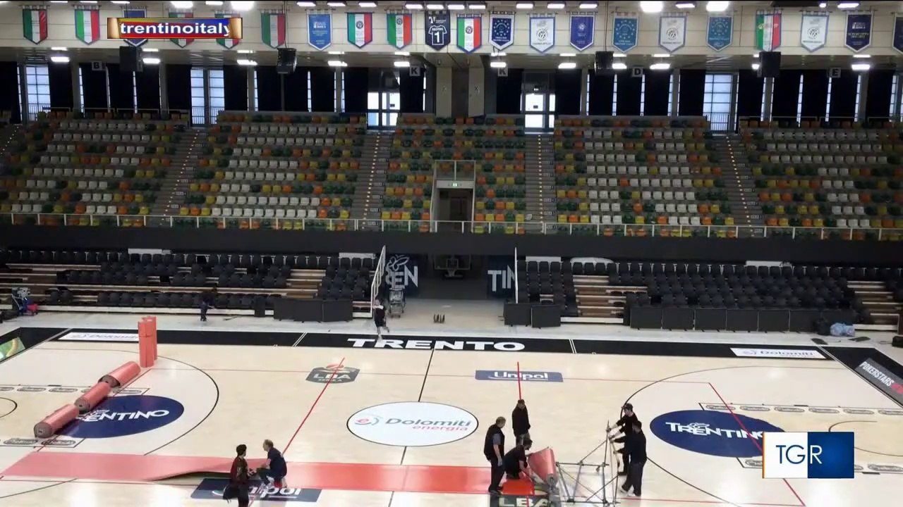 basket e volley nello stesso palazzetto-allestimento campi- trento