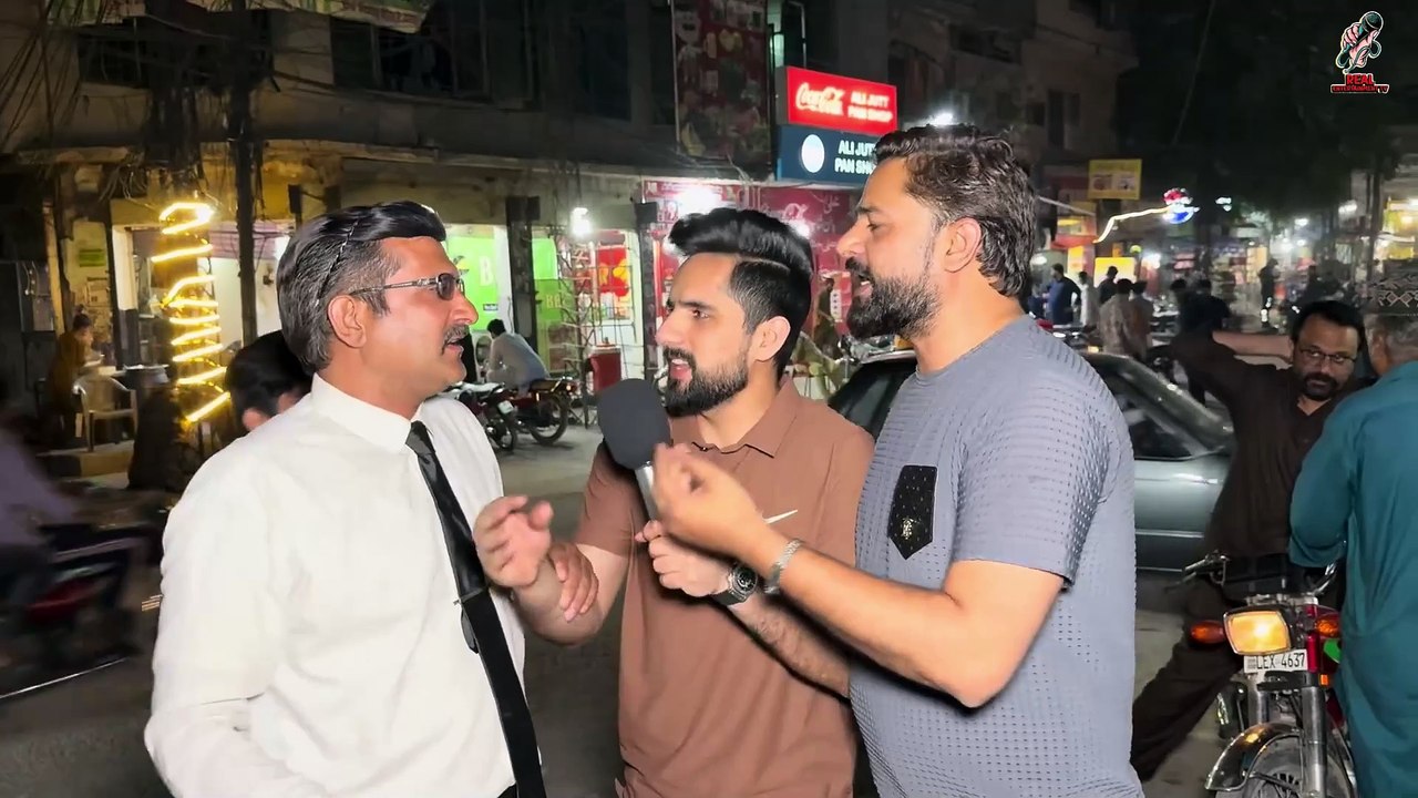 INDIAN PUBLIC PROTESTS IN FRONT OF PAK UK EMBASSY ,MODI FAN ABID ALI F!GHTS VAKEEL, PAHALGAM ATT@CK