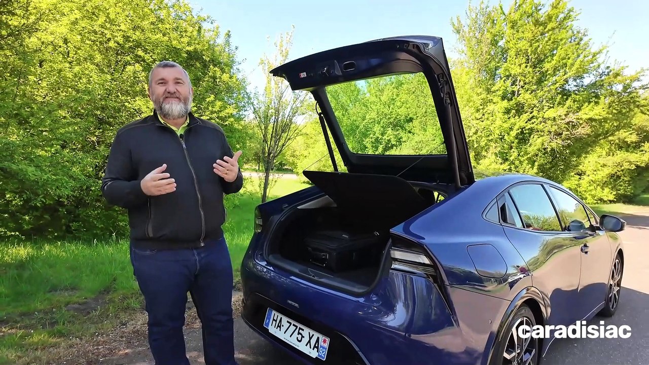 Toyota Prius et Peugeot 408, les deux berlines les plus décalées du marché s’affrontent