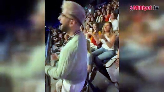 Tarkan görünce sahneden seslendi! 'Çok vefalı, hayırlı bir arkadaş, bir kardeş o'