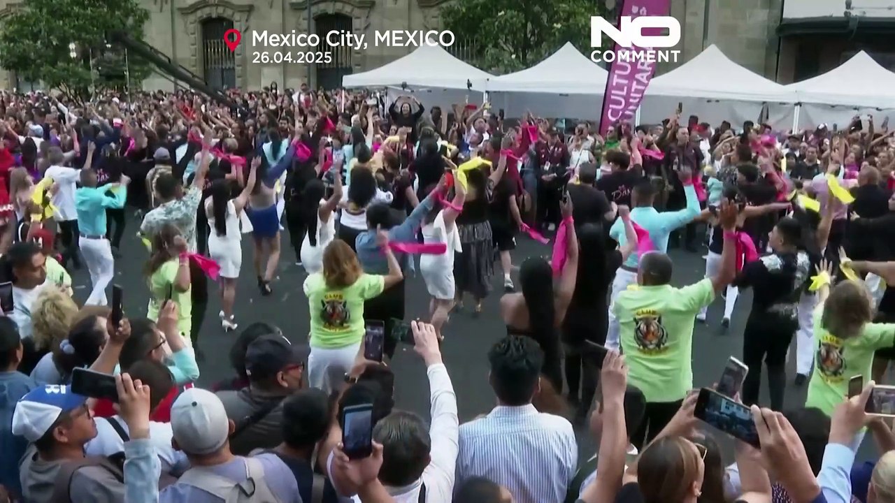 Tausende feiern den Internationalen Tag des Tanzes in Mexiko-Stadt