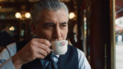 Un hombre tomando café (Hecho con IA)