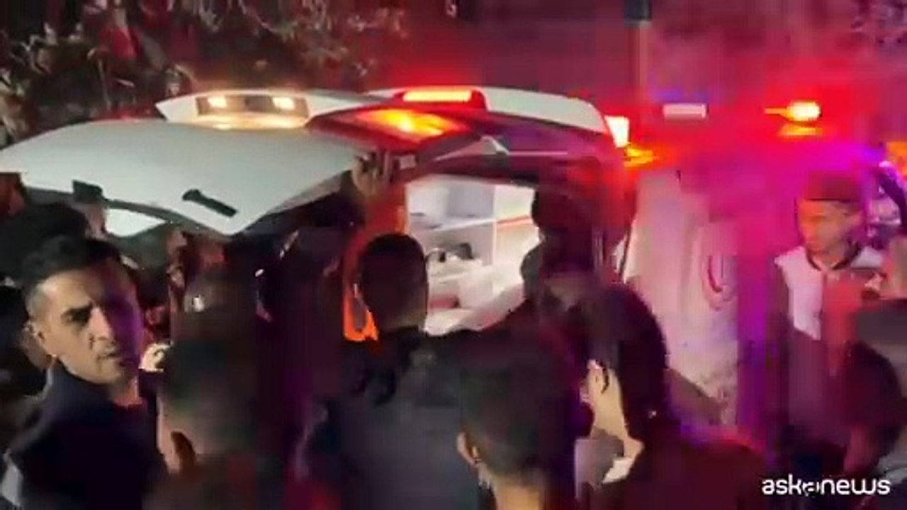 A Gaza si scava tra le macerie dopo gli ultimi attacchi a Khan Younis