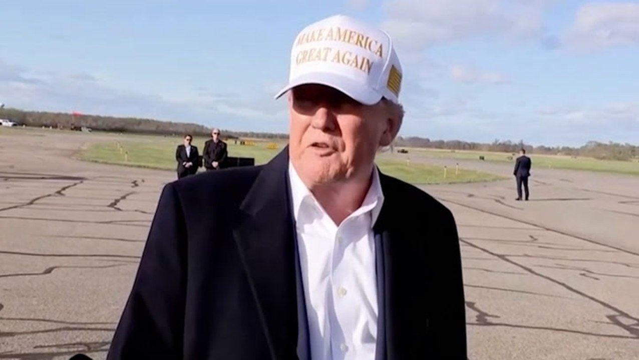 Trump blames Obama over Crimea as he claims Zelensky ready to give up territory