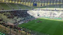 Radość kibiców i piłkarzy Lechii Gdańsk po zwycięstwie nad Piastem Gliwice