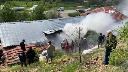 Ahırda çıkan yangın korkuttu
