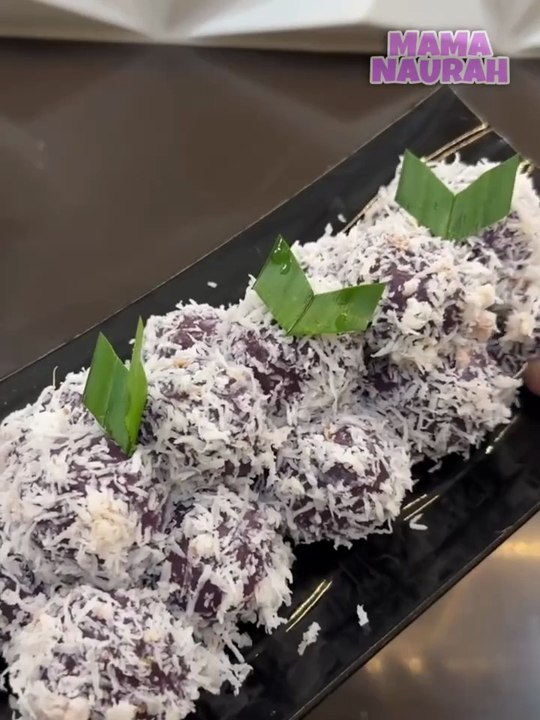 Ada stok Kelapa Parut di Freezer, bikin klepon Ubi ungu aja
