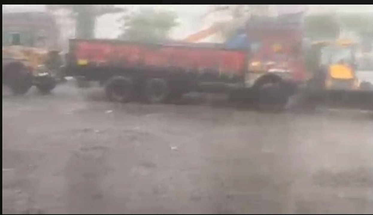 Changed weather: तेज हवा चली, ओले गिरे, झमाझम बारिश ने तपन की उतारी गर्मी