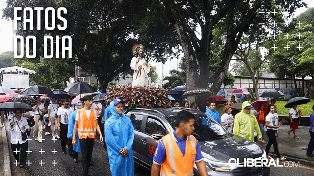 Mesmo sob chuva, fiéis acompanham procissão da Divina Misericórdia na Cidade Velha