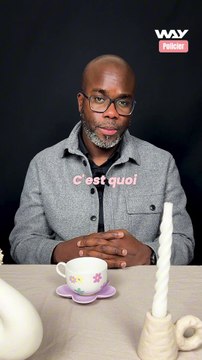 Tu gagnes combien pour de vrai ? 💋 Abdoulaye est policier. Il travaille en région parisienne, depuis 25 ans. Après avoir obtenu son bac pro, il s'est engagé dans la marine pendant 3 ans. Il a ensuite passé le concours de police en 1999, qu'il a réussi.