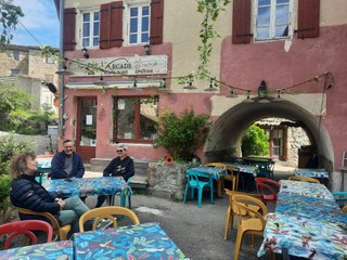 Ce bar a "une âme", les habitants de Saint-Michel-de-Chabrillanoux veulent sauver leur bar de village