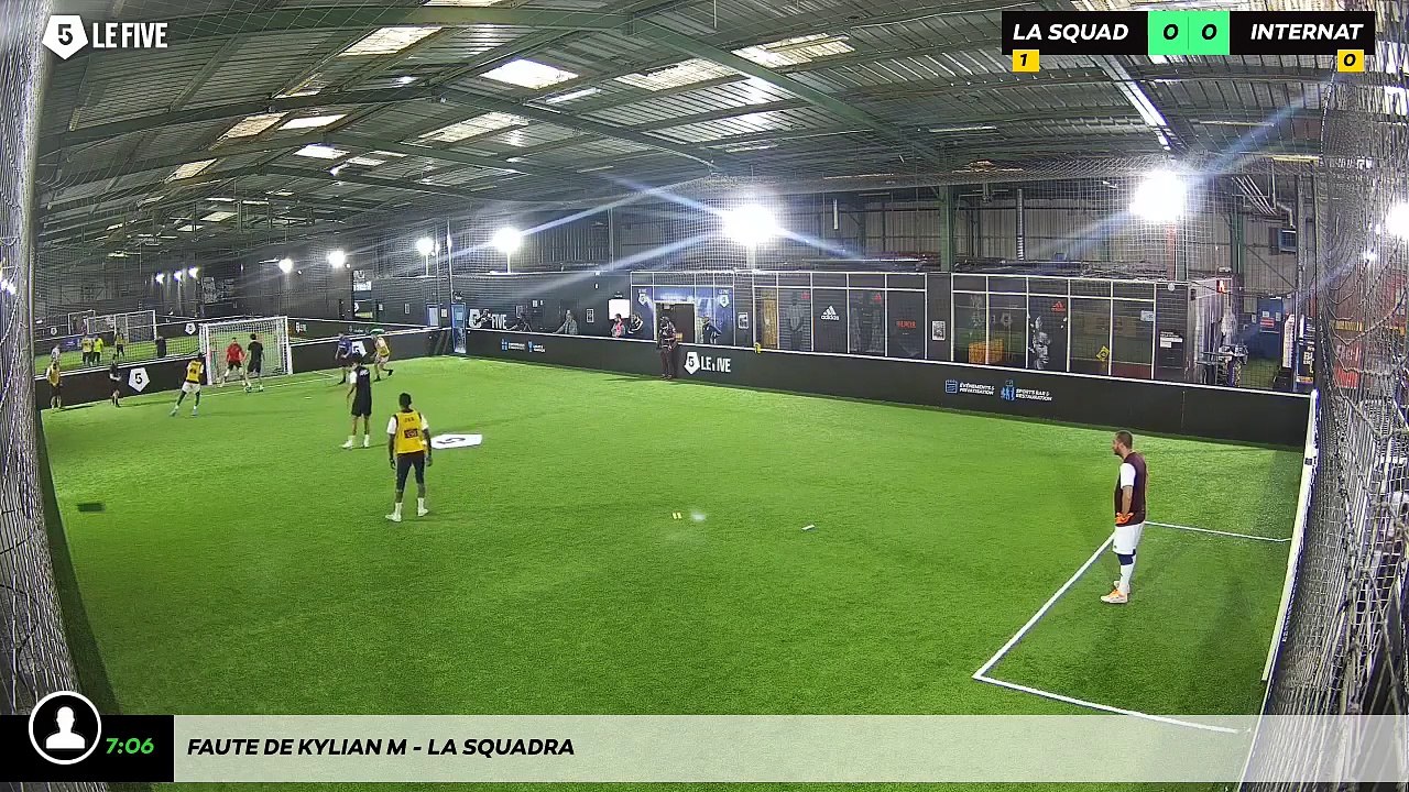 Faute de Kylian M - La Squadra