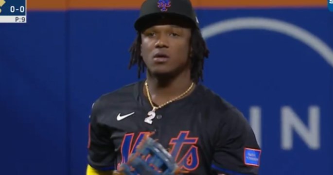 Guante de Luisangel Acuña lo mantiene en el lineup de Mets