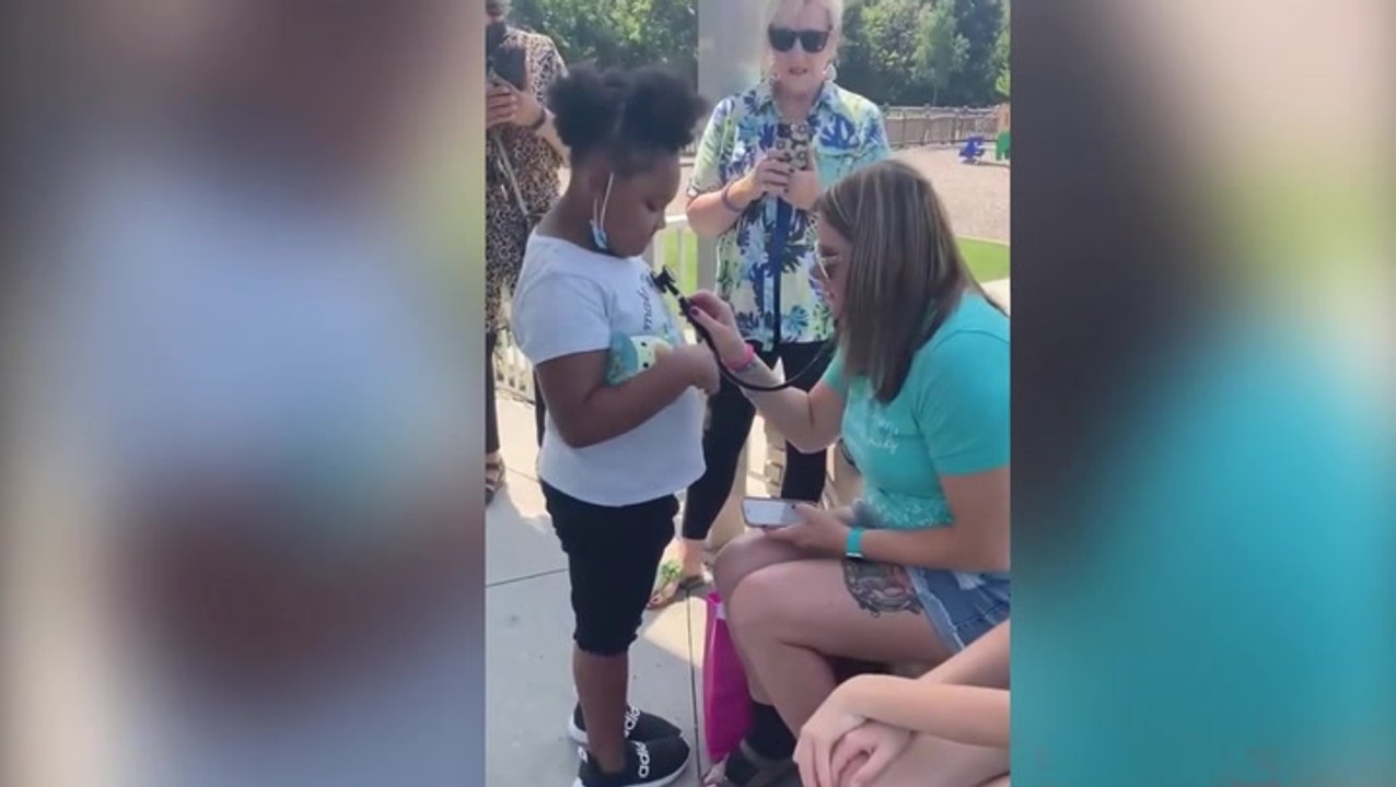 Mother listens to heartbeat of late daughter who donated heart to eight-year-old girl