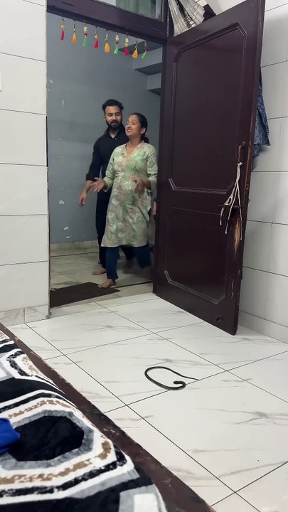Very funny video hinsi rok KR dekho follow and share