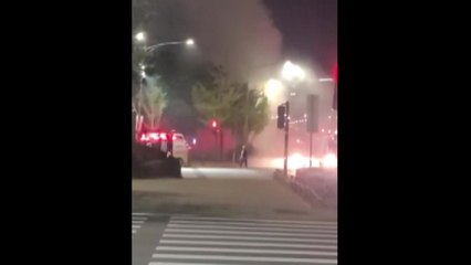 서울 여의도 승합차에서 불...다친 사람 없어 / YTN