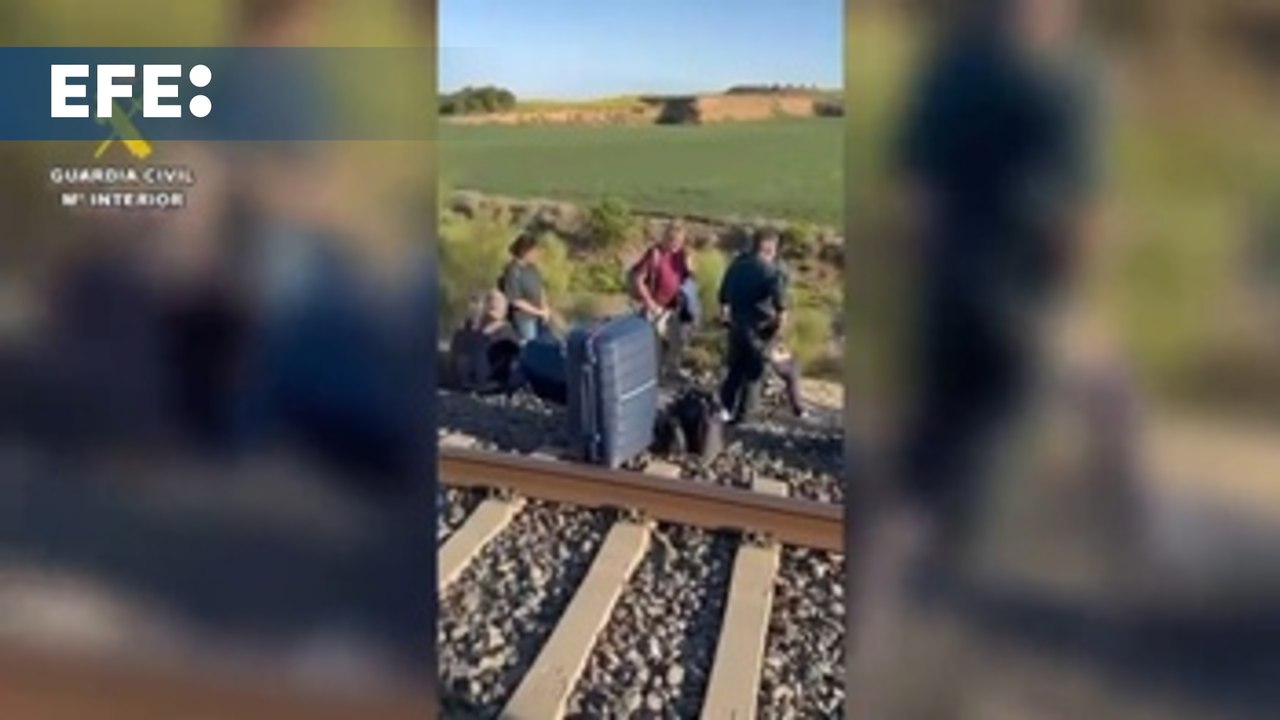 Evacúan a personas mayores atrapadas por el apagón en el Ave Zaragoza-Barcelona