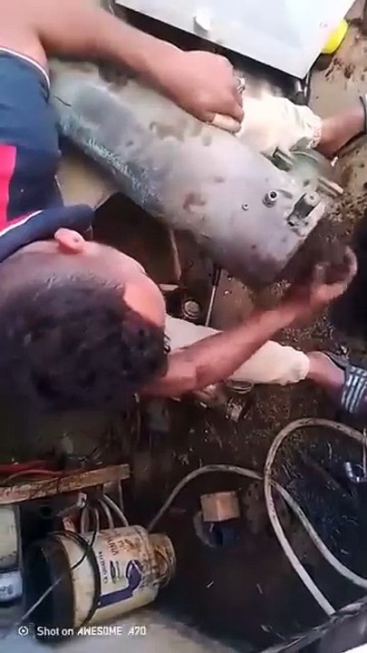 صحة المواطن خط أحمر...شاهد ماذا وجد مصلح معاصر القهوة بإحدى آلات عصر القهوة !؟