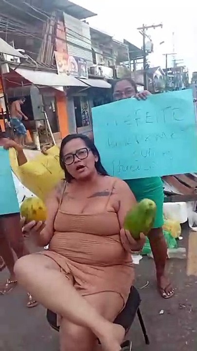 Moradores protestam após alagamento de ruas com as chuvas em Manaus/AM: "Vai chover, vai acabar tudo de novo".