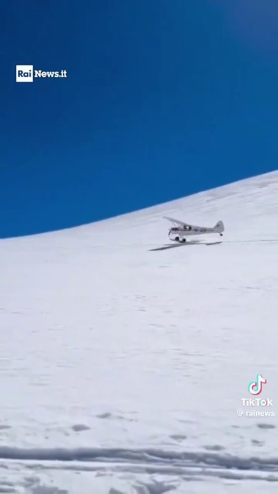 Reckless Pilot Endangers Climbers in the Italian Alps | Dangerous Snow Landing Caught on Camera