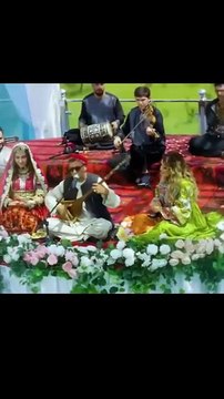 یقیناً! آپ کی خوبصورت نظم عجیب ہے یہ دنیا کا اردو ترجمہ پیشِ خدمت ہے: - عجیب ہے یہ دنیا (اردو ترجمہ از جاوید پالھ) کوئی بے سہارا اور اکیلا ہے، کوئی پیاسا صحرا میں بھٹک رہا ہے، کوئی بے درد اور لاپروا ہے، عجیب ہے یہ دنیا۔ کوئی مچھلی کی طرح کانٹے میں