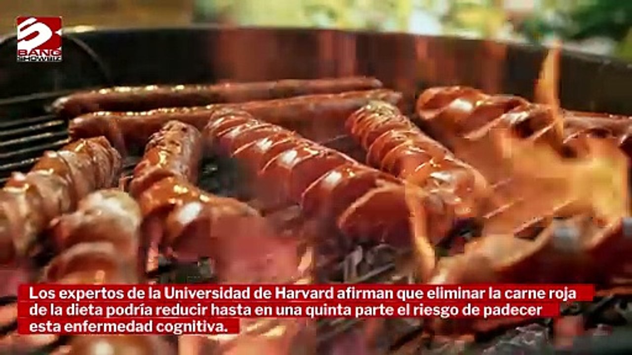 Comer salchichas y tocino aumenta el peligro de demencia