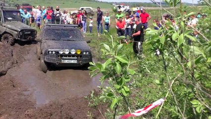 Duel Tout-Terrain 🔥 Jeep Grand Cherokee vs Mitsubishi L200 | Girls Power en 4x4 !