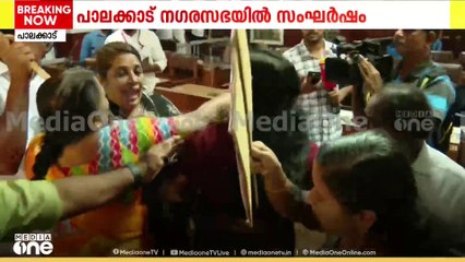 ഹെഡ്​ഗേവാർ വിവാദം; പാലക്കാട് ന​ഗരസഭയിൽ കയ്യാങ്കളി