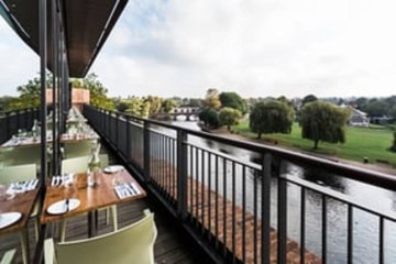 I found superb Sunday roast near Birmingham in surprising famous landmark with a view